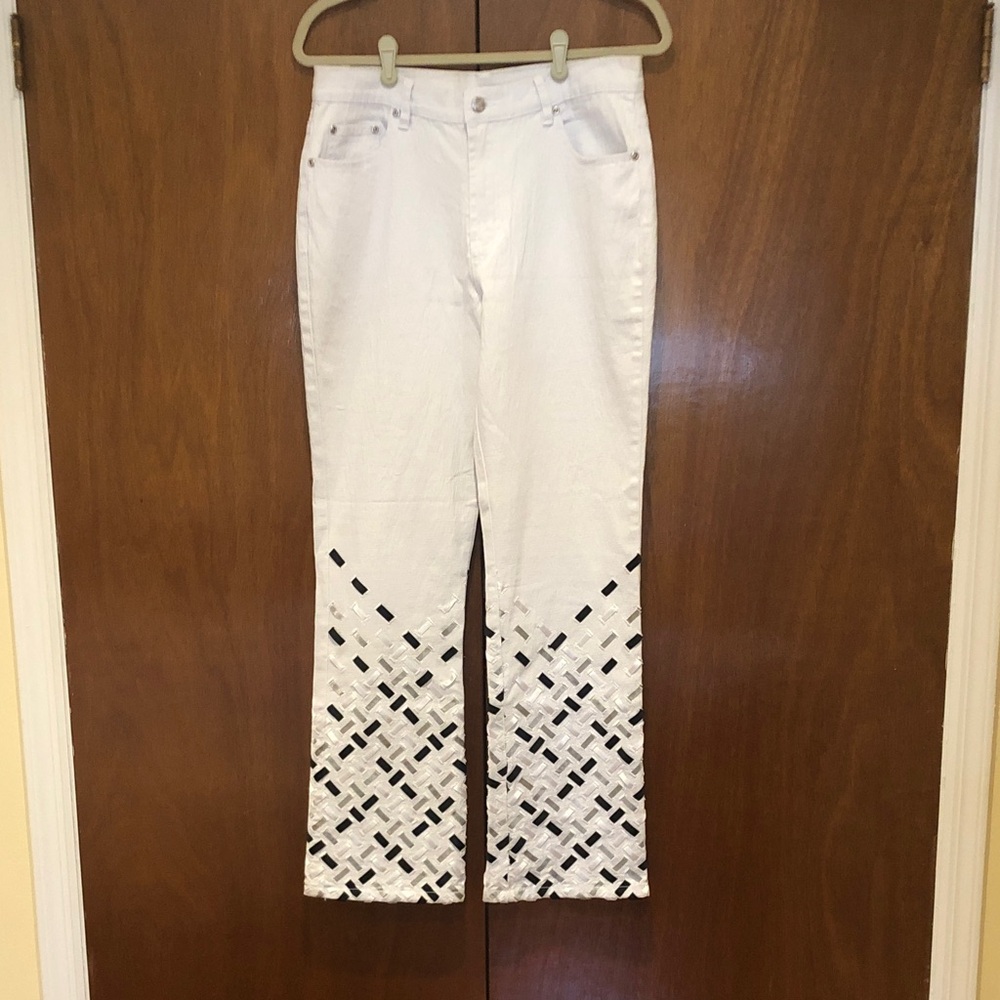 DG2 by Diane Gilman Bootcut White Jeans with Woven Ribbon Design 
Size 10  - EC